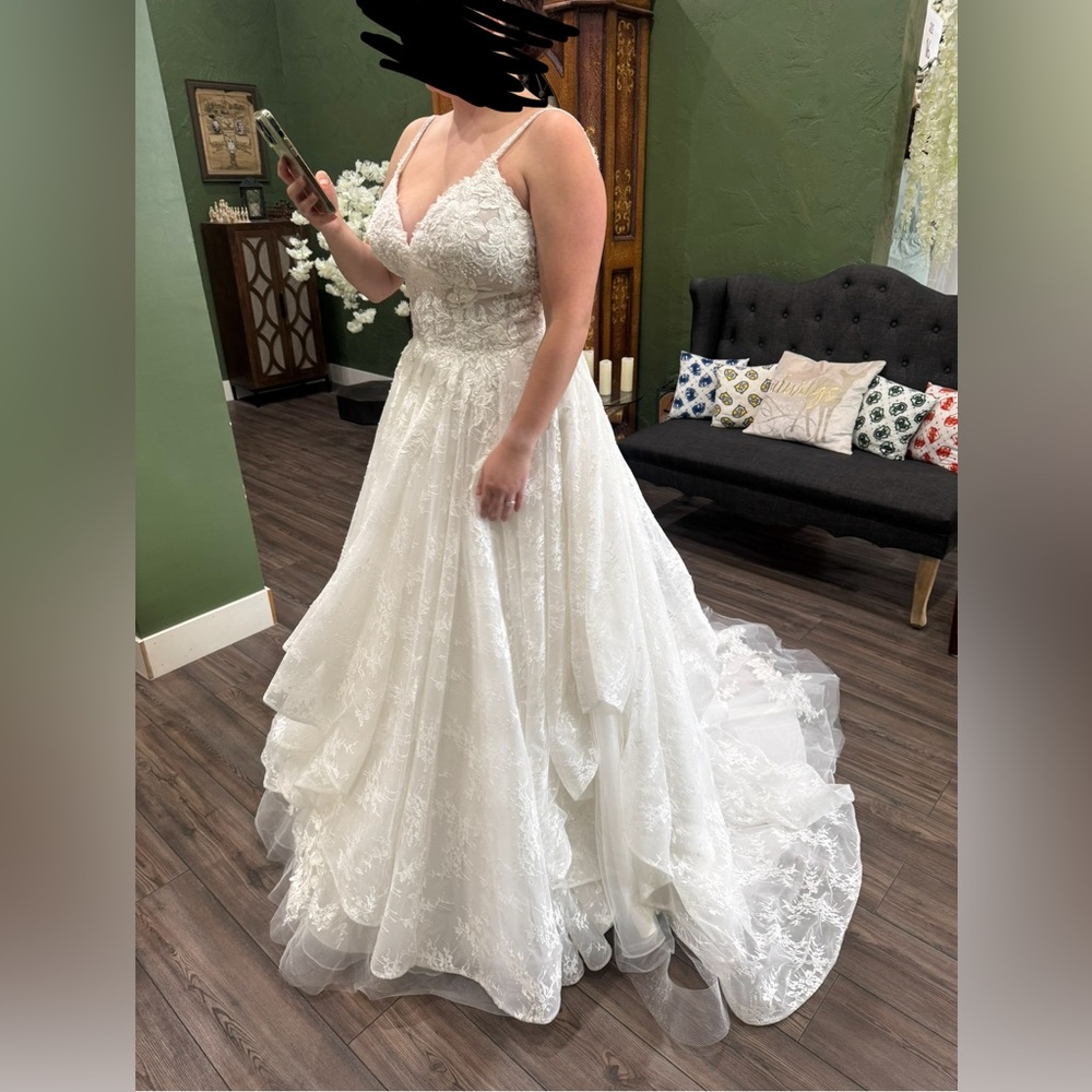 Maggie Sottero Yuri Ivory Lace A-Line Wedding Dress